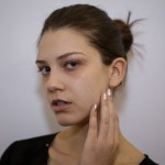 Ana Dornelles, de 20 anos, conta que suas unhas às vezes começam a rachar